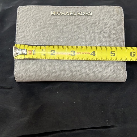 Michael Kors Wallet - Picture 8 of 13